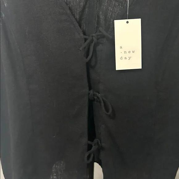 NWT a new day Black V-Neck vest. Size large. - Picture 2 of 5